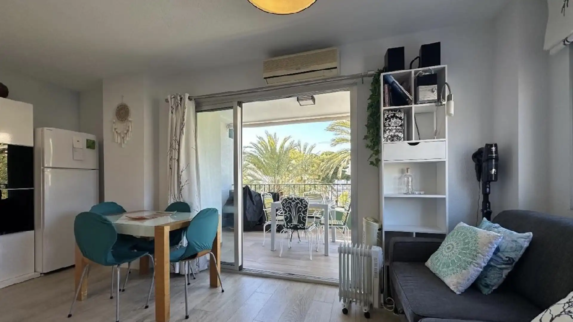 Sala de estar de Apartamento en venta en Benicasim / Benicàssim con Aire acondicionado, Calefacción y Terraza