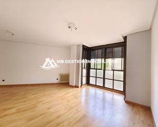 Bedroom of Flat for sale in Fuenlabrada  with Air Conditioner, Heating and Storage room