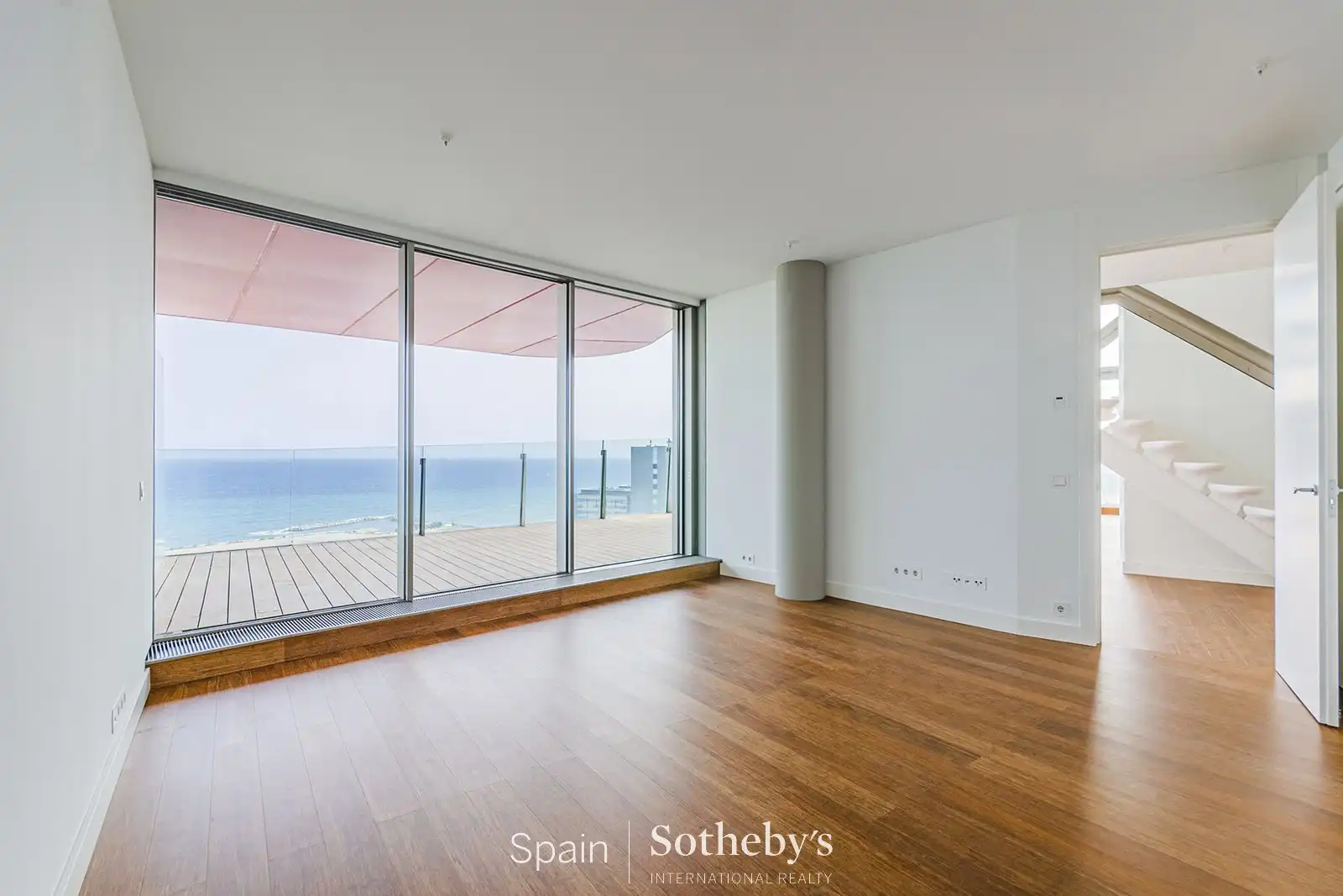 Sala d'estar de Apartament en venda en Barcelona amb Aire condicionat, Calefacció i Terrassa