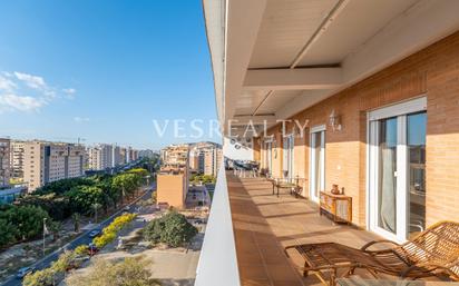 Vista exterior de Àtic en venda en Alicante / Alacant amb Aire condicionat, Calefacció i Jardí privat