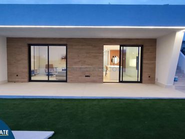 Chalet con piscina en venta en Ciudad Quesada