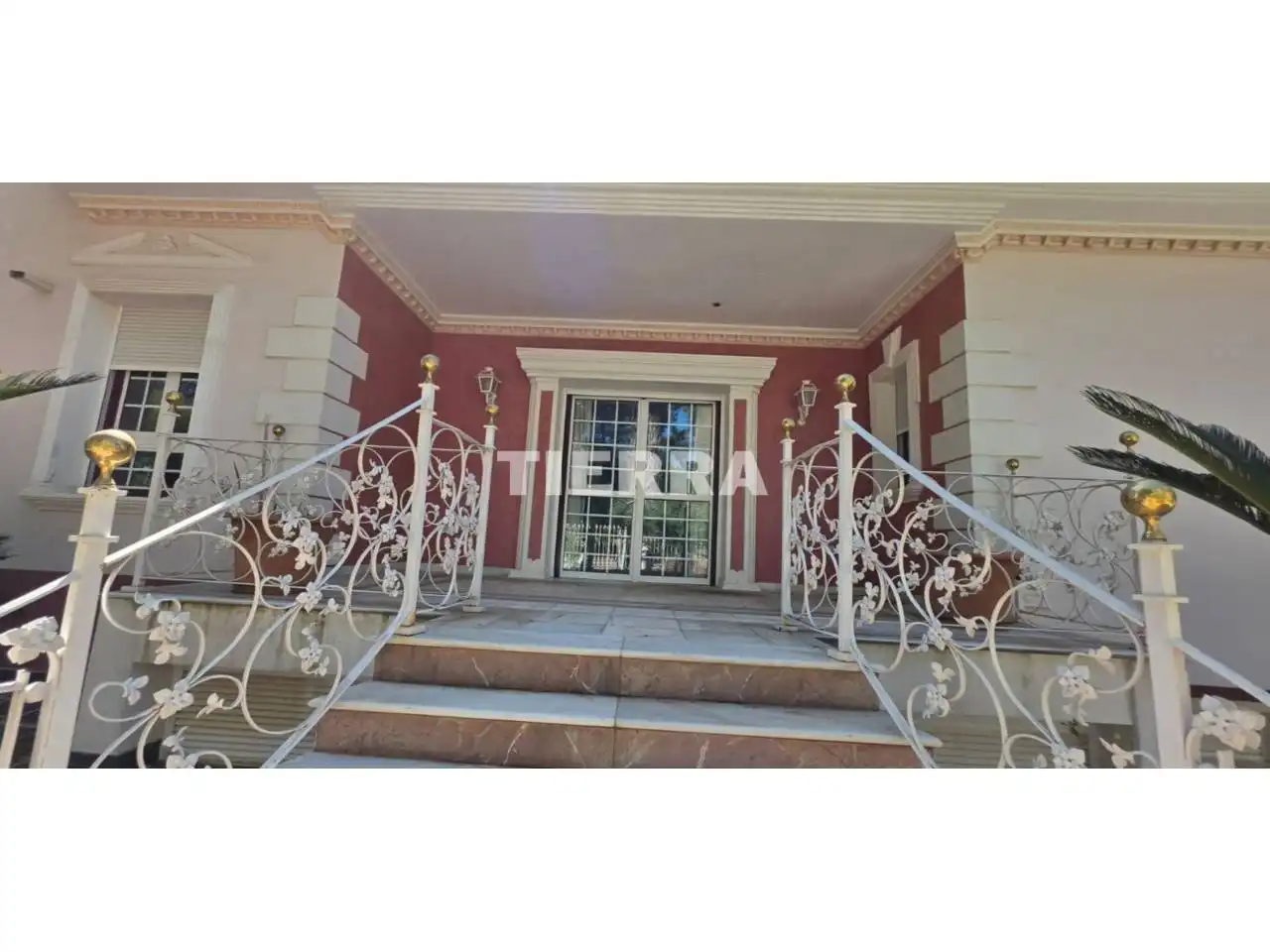 Chalet con piscina en venta en Calle los lirios, imagen 2