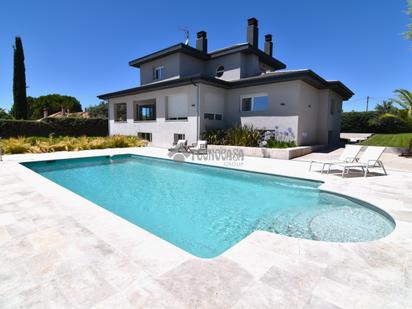 Exterior view of House or chalet for sale in Boadilla del Monte  with Air Conditioner and Swimming Pool