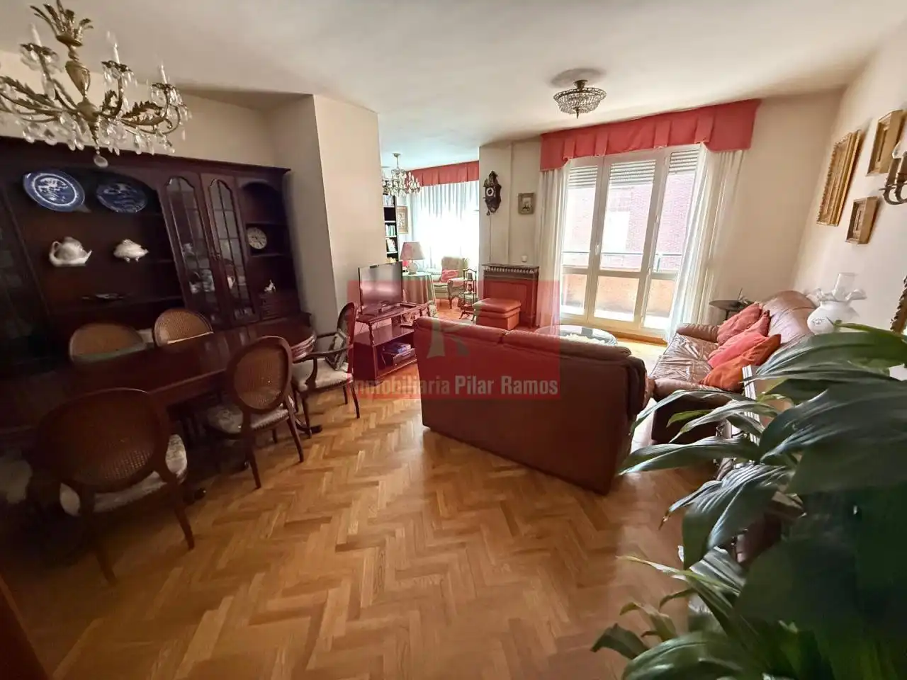 Sala de estar de Piso en venta en León Capital  con Calefacción, Parquet y Terraza