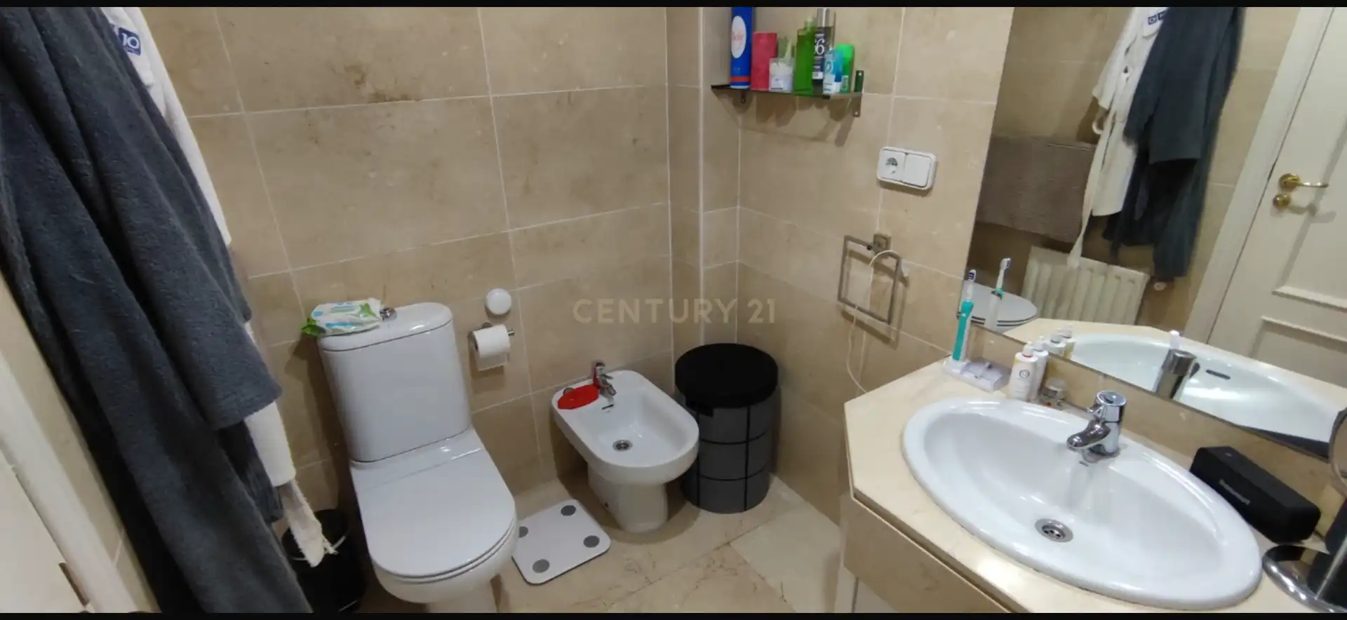 Bany de Apartament de lloguer en Las Rozas de Madrid amb Aire condicionat, Forn i Rentadora