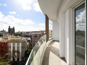 Vista exterior de Piso de alquiler en Las Palmas de Gran Canaria con Balcón