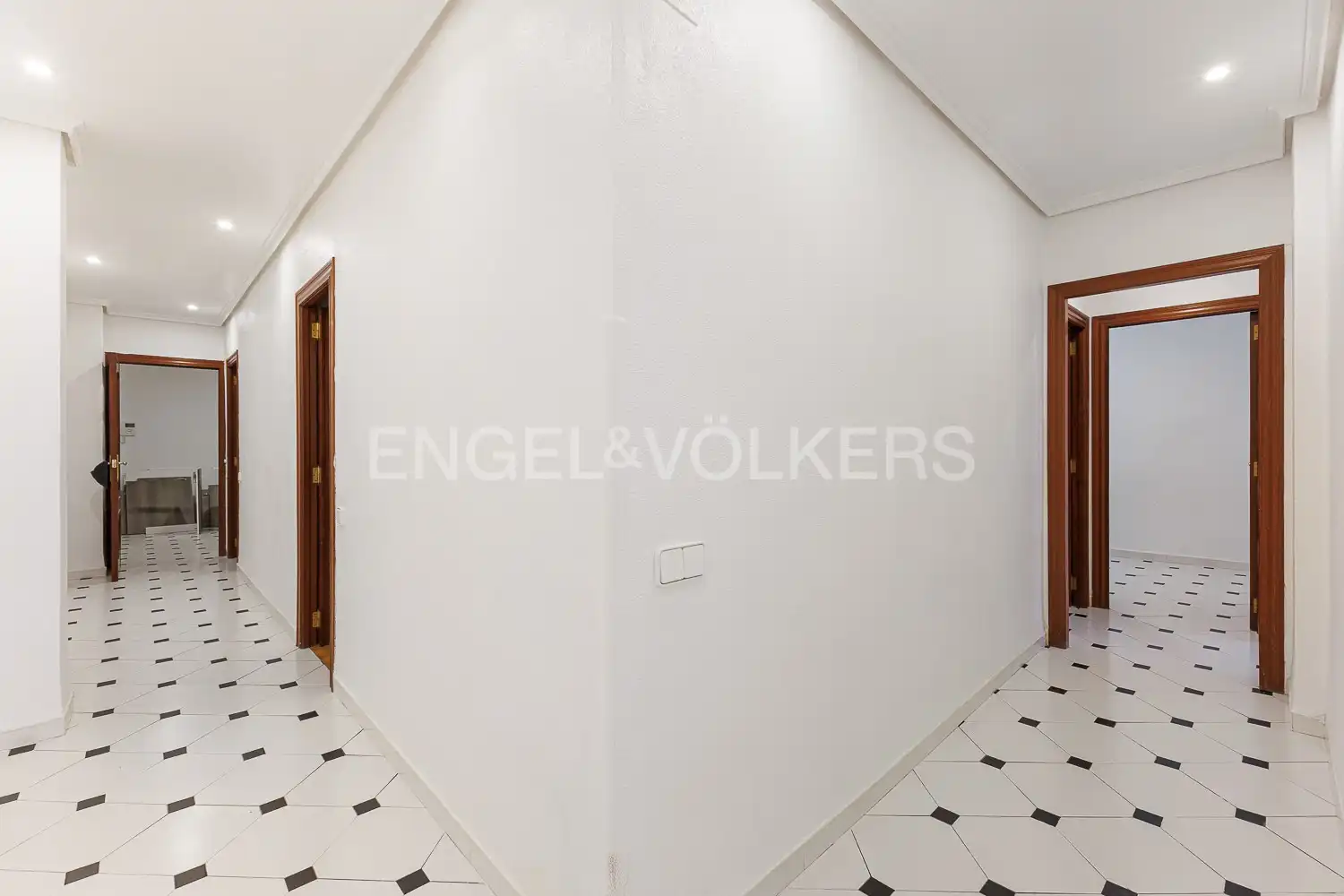 Wohnung zur Miete in Valencia mit Klimaanlage, Heizung und Terrasse