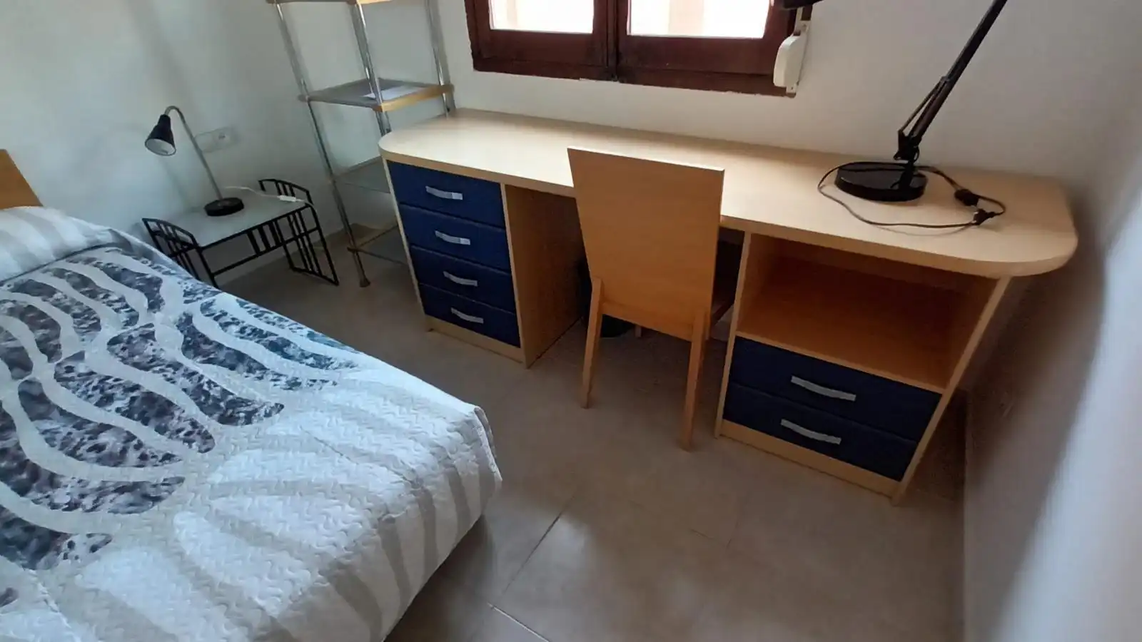 Habitación de Piso de alquiler en Valencia con Aire acondicionado y Amueblado