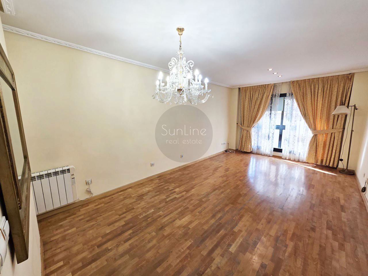 Living room of Flat for sale in  Valencia Capital  with Air Conditioner, Heating and Oven