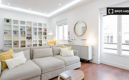 Living room of Flat to rent in  Madrid Capital  with Air Conditioner and Balcony