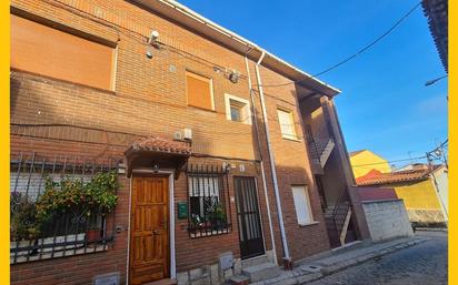 Vista exterior de Dúplex en venda en La Adrada  amb Aire condicionat i Terrassa