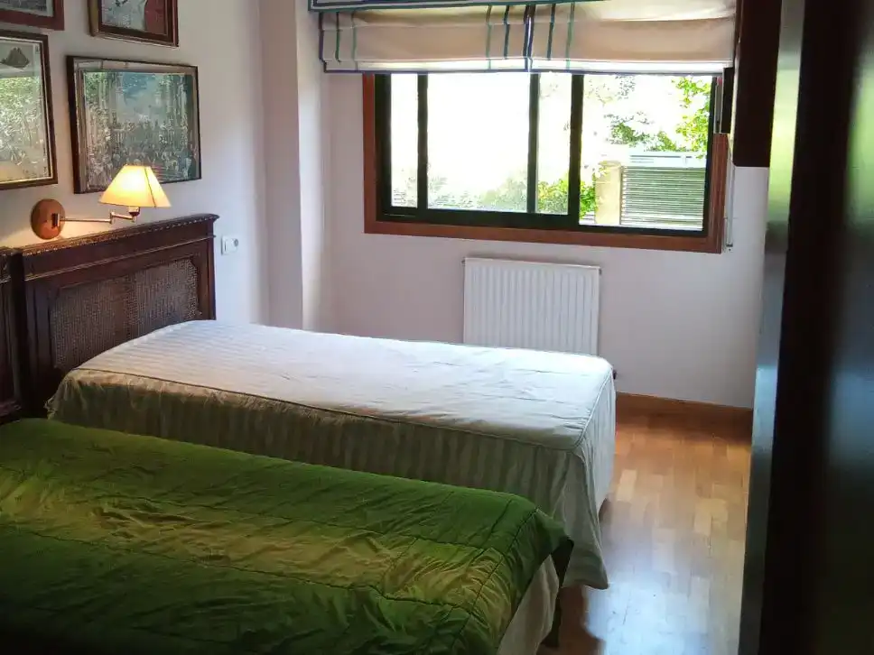 Habitación de Piso de alquiler en Nigrán con Jardín privado, Parquet y Amueblado