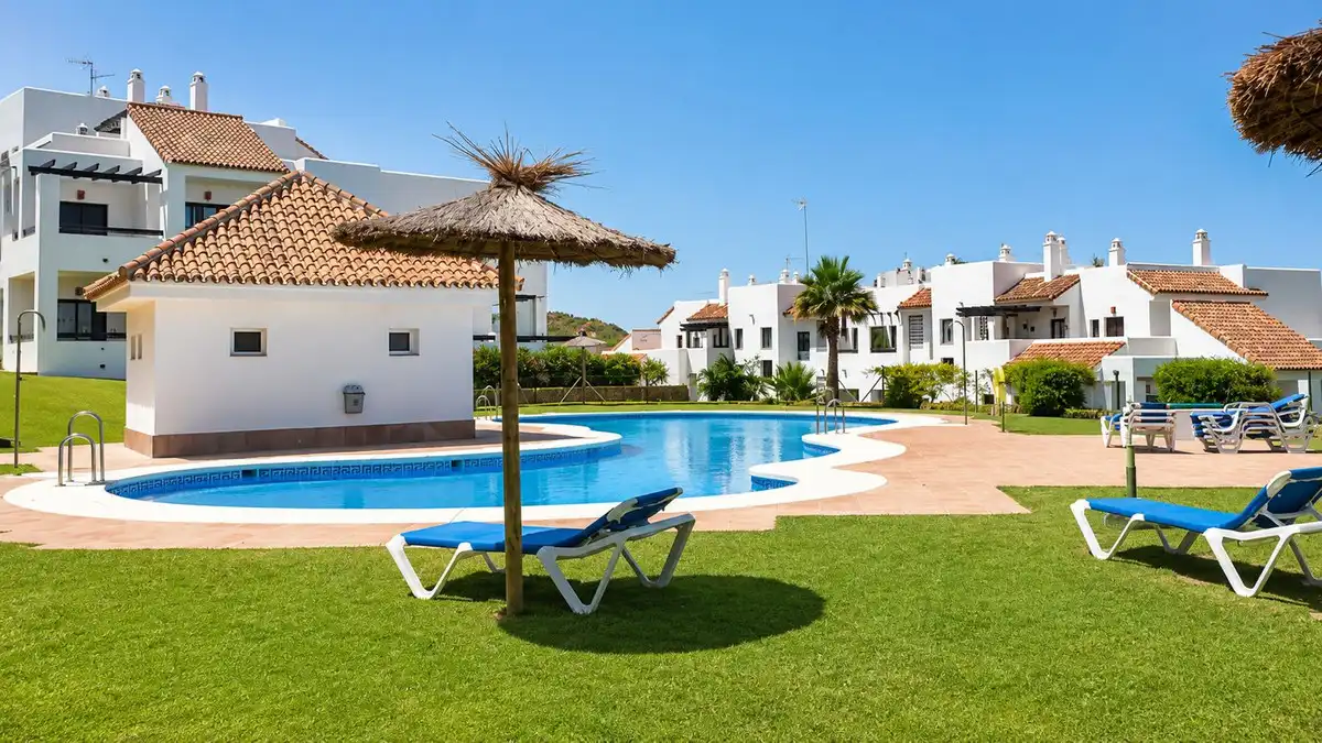 Appartement compact avec piscine à vendre à La Alcaidesa