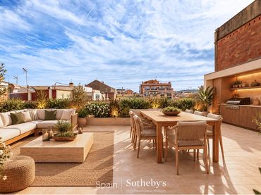 Penthouse with lift for sale in Carrer del Rosselló