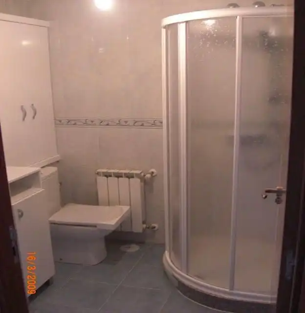Baño de Piso de alquiler en Ferrol con Calefacción, Parquet y Horno