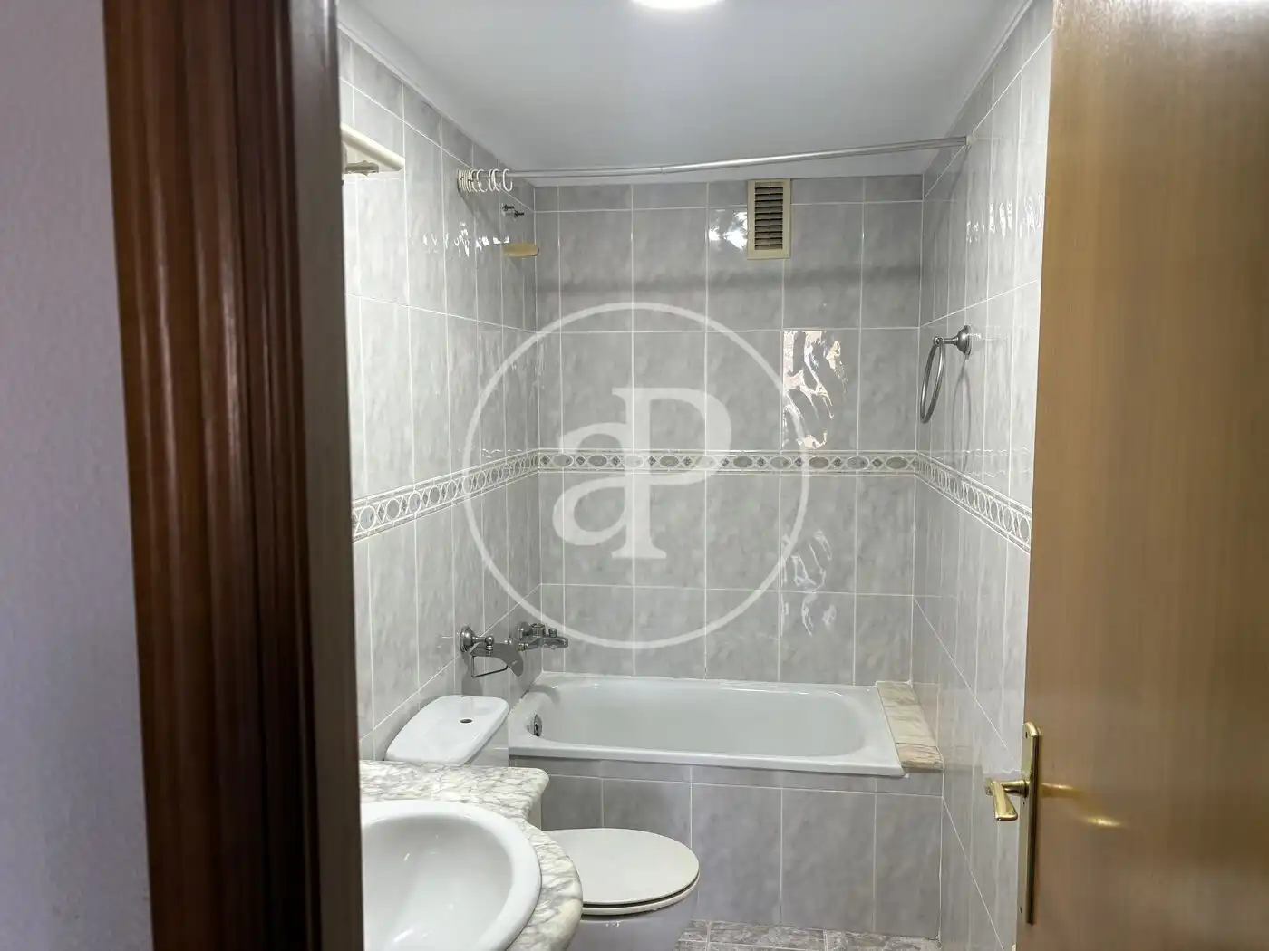 Baño de Piso en venta en Valencia con Aire acondicionado, Calefacción y Balcón