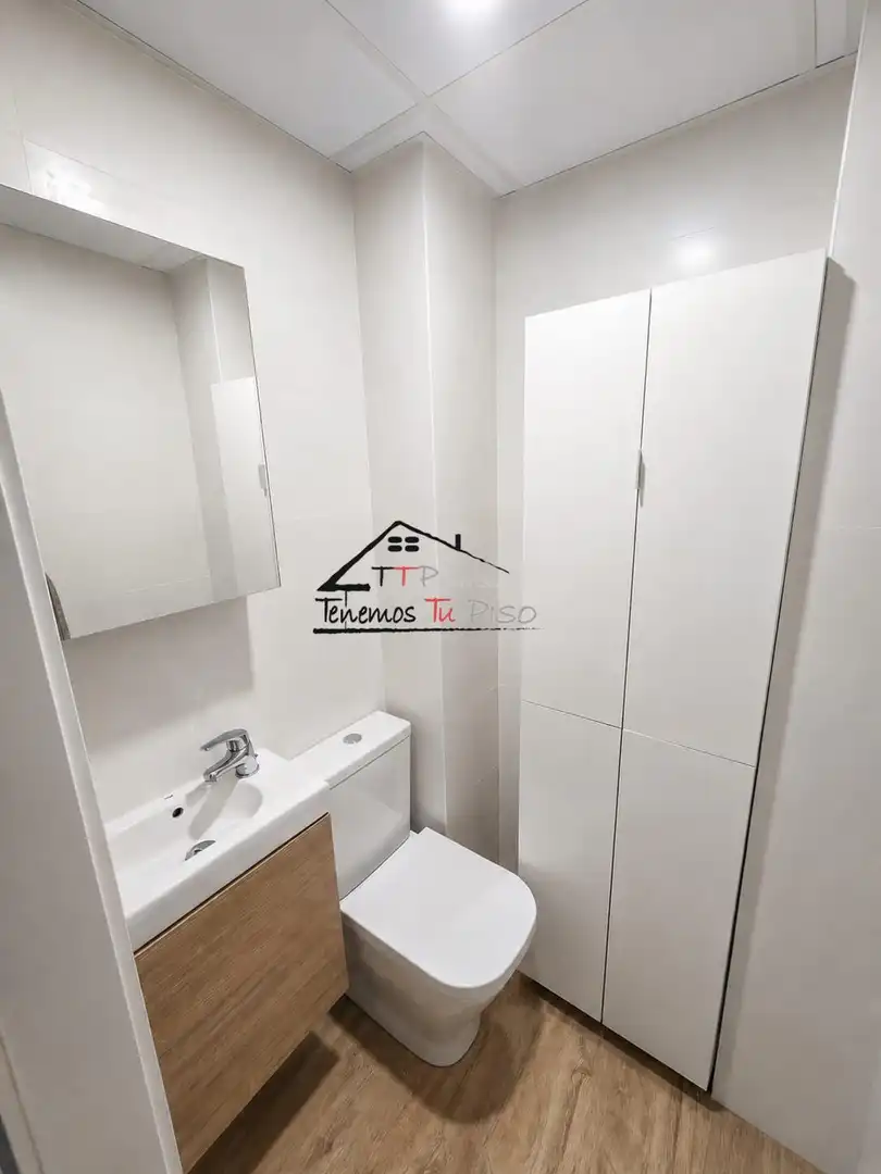 Bathroom of Flat for rent in Zaragoza  with Air Conditioner, Heating and Parquet flooring