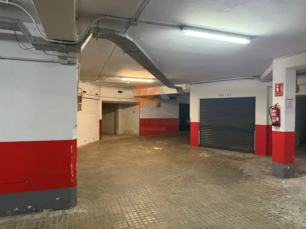 Parkplatz von Garage zum Verkauf in Santiago de Compostela 