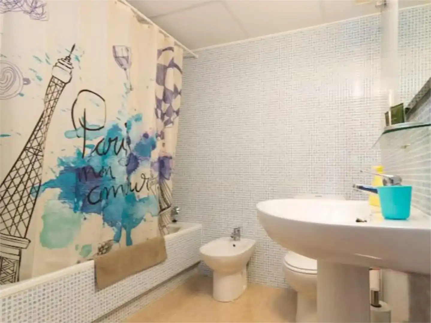 Baño de Piso de alquiler en  Barcelona Capital con Aire acondicionado