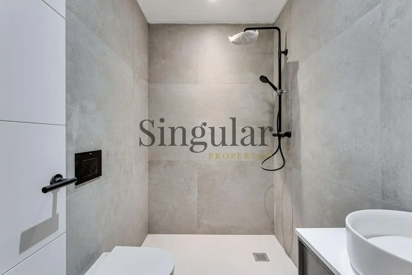 Baño de Dúplex en venta en Barcelona con Aire acondicionado, Calefacción y Jardín privado