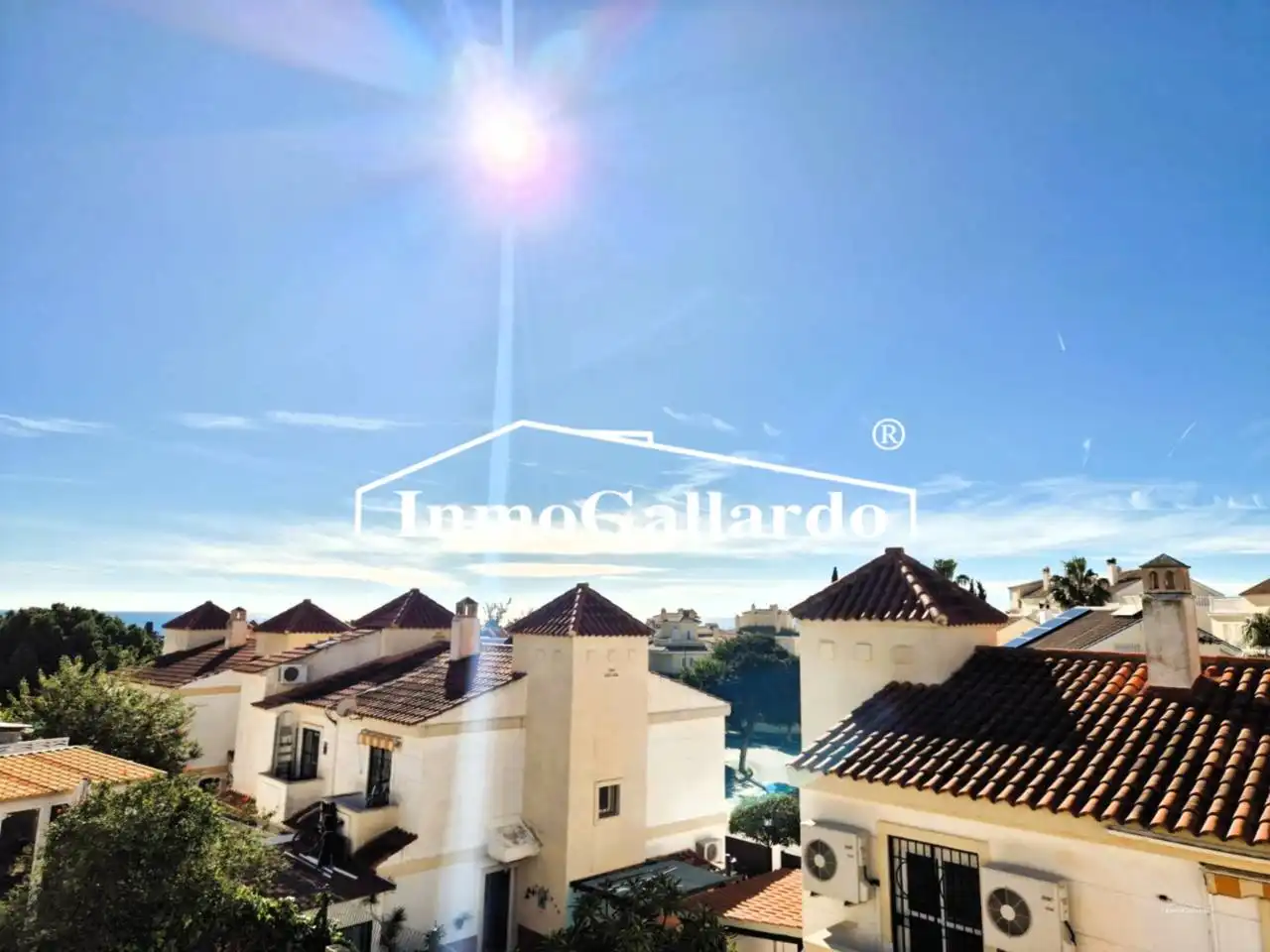 Vista exterior de Casa adosada en venda en Vélez-Málaga amb Jardí privat i Piscina comunitària