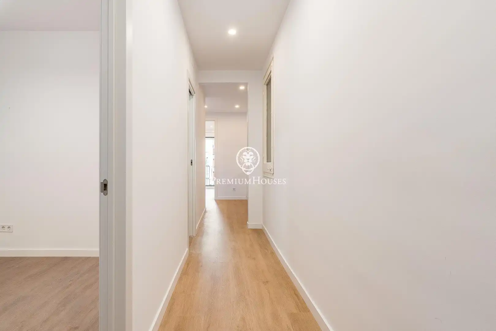Apartments for sale in Barcelona  with Parquet flooring