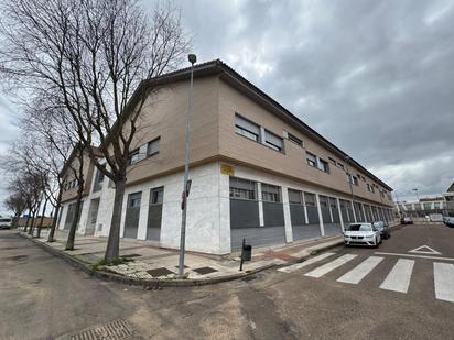 Vista exterior de Àtic en venda en Badajoz Capital amb Aire condicionat, Calefacció i Terrassa