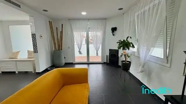 Sala d'estar de Casa o xalet en venda en Cunit amb Aire condicionat, Calefacció i Jardí privat