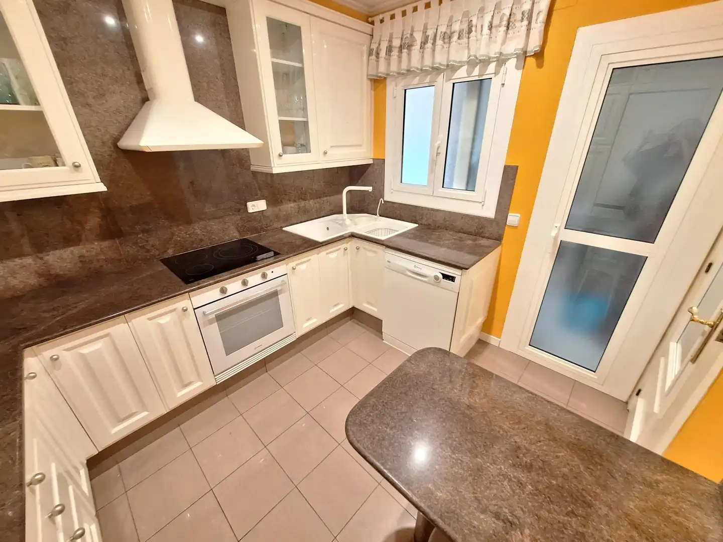 Kitchen of Flat for rent in Igualada  with Heating, Furnished and Balcony