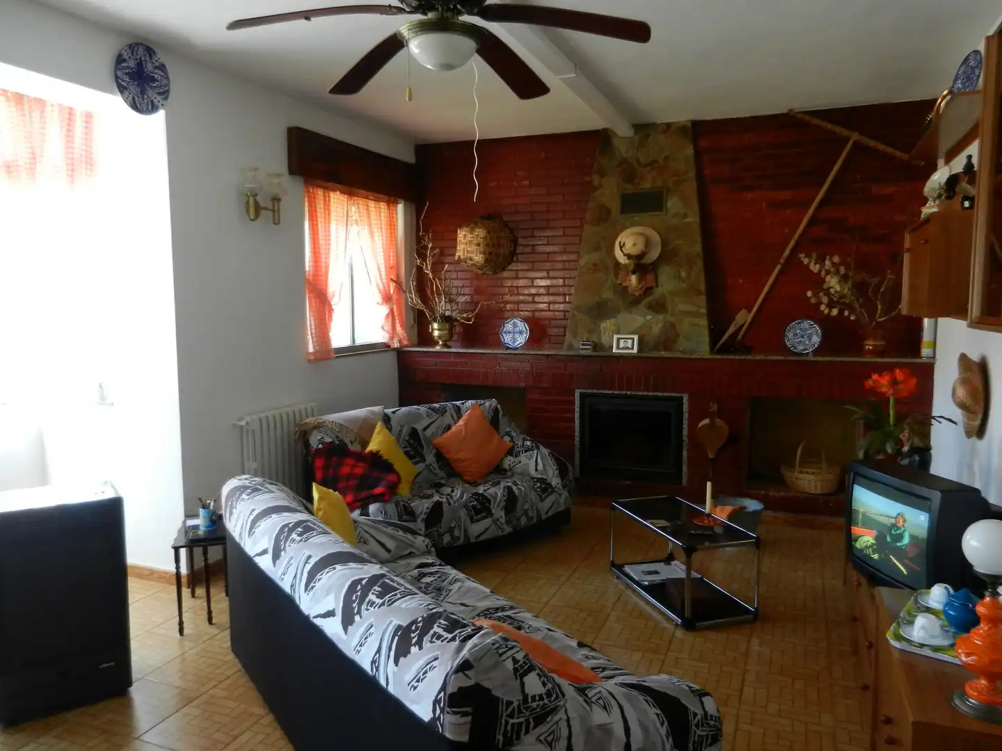 Sala de estar de Casa o chalet en venta en Cervantes con Calefacción, Trastero y Amueblado