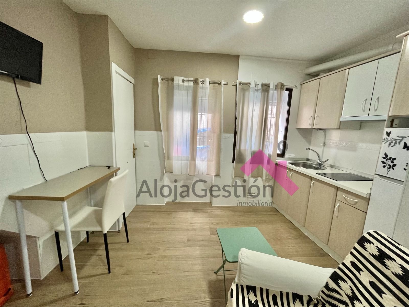 Study to rent in Calle de Podadores, Centro Ciudad
