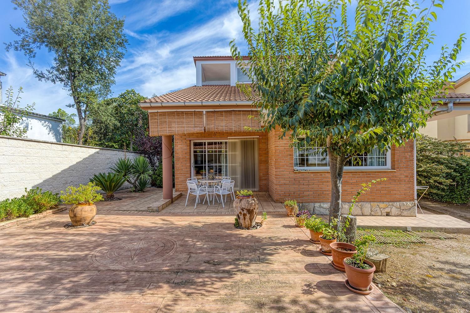 Exterior view of House or chalet for sale in La Torre de Claramunt  with Air Conditioner, Heating and Private garden