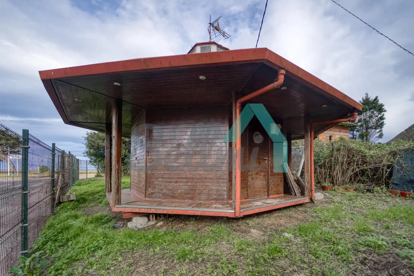 Vista exterior de Casa o xalet en venda en Soto del Barco amb Jardí privat