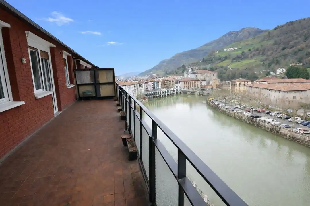 Außenansicht von Wohnung zum Verkauf in Tolosa mit Heizung, Terrasse und Balkon