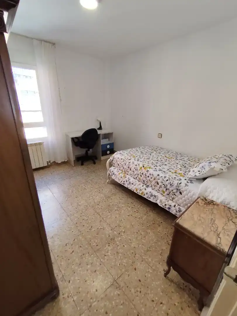 Dormitori de Pis en venda en León Capital  amb Moblat, Forn i Rentadora