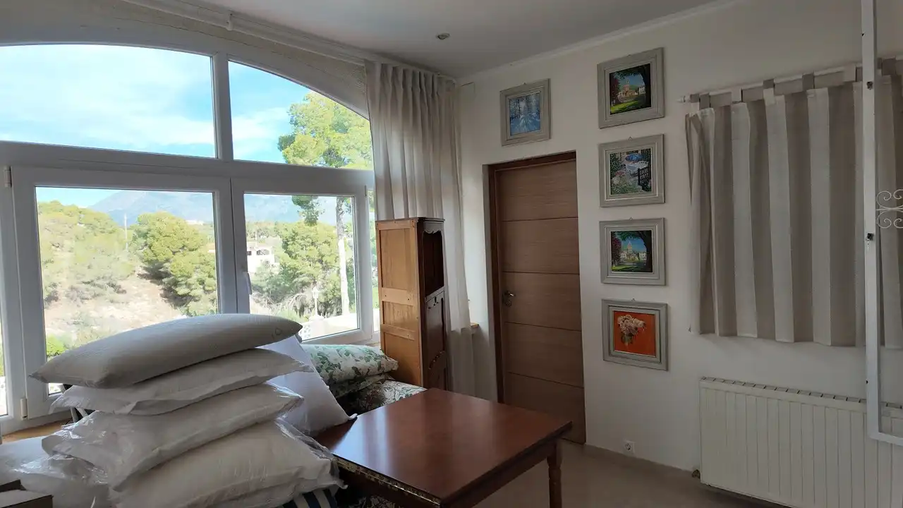 Habitación de Casa o chalet en venta en L'Alfàs del Pi con Aire acondicionado, Calefacción y Jardín privado