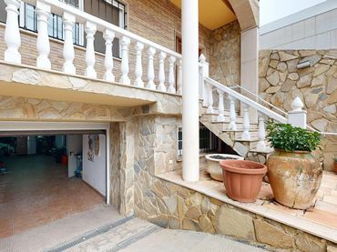 House with balcony for sale in Calle Calle Inmaculada
