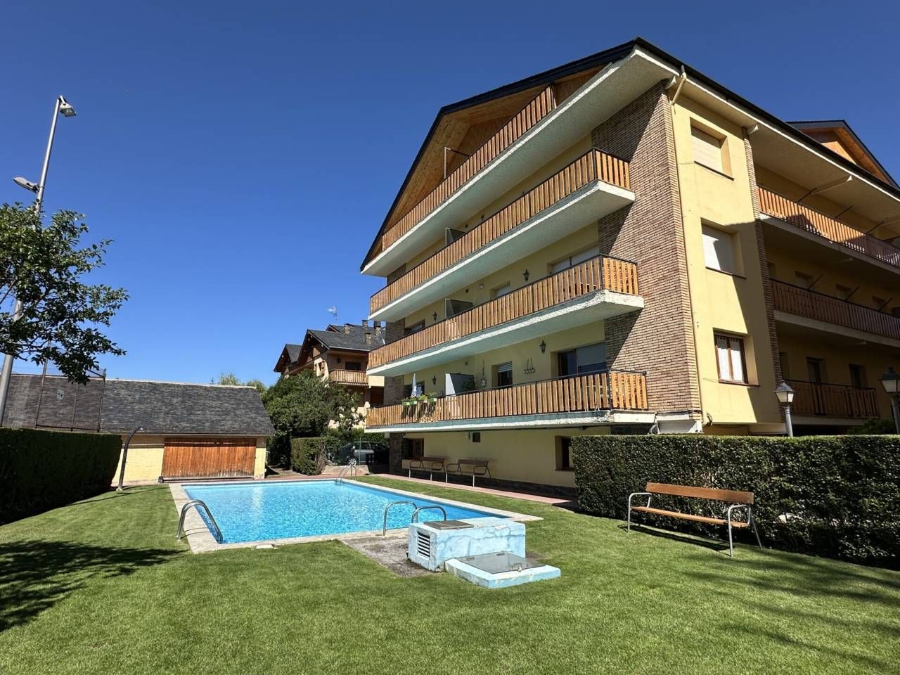 Piscina de Àtic en venda en Llívia amb Aire condicionat, Calefacció i Parquet