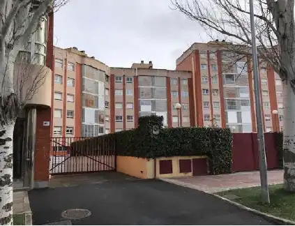 Parking avec ascenseur à vendre à Base