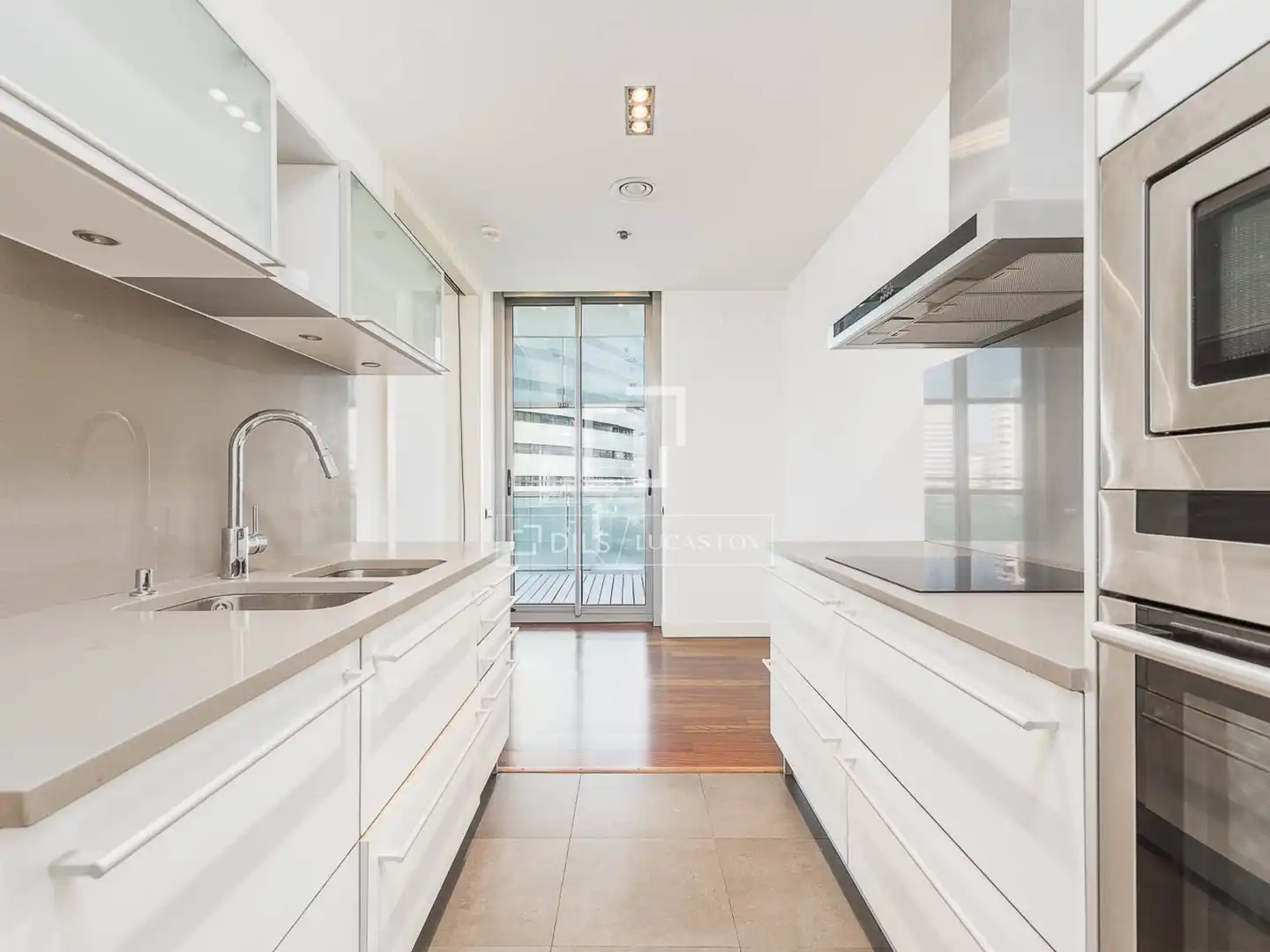 Cocina de Piso en venta en Barcelona con Aire acondicionado, Calefacción y Jardín privado