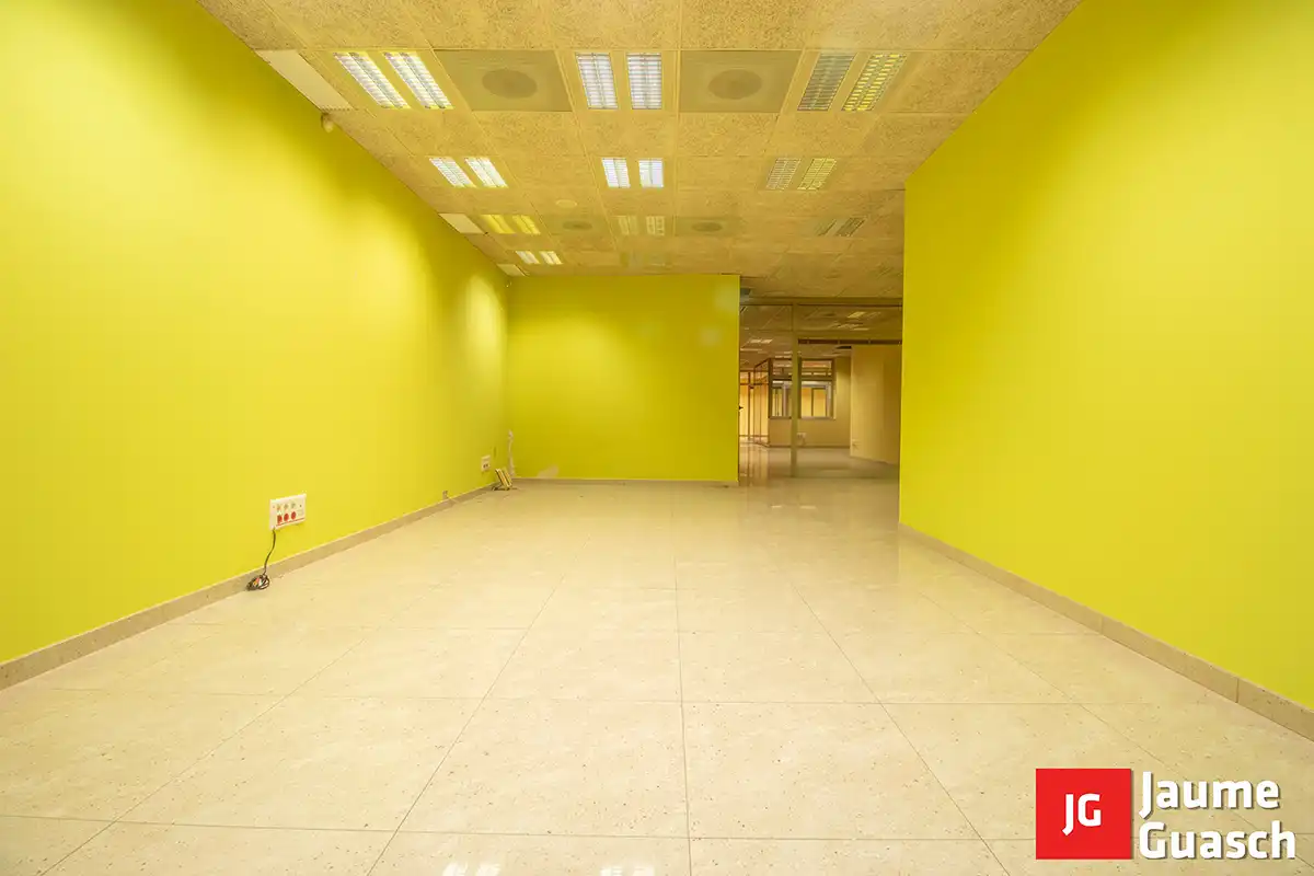 Local comercial en alquiler en Plaça de la Vila 5, imagen 3