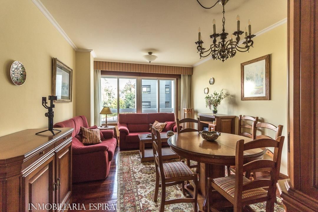 Sala d'estar de Apartament en venda en Pontevedra Capital  amb Calefacció i Traster