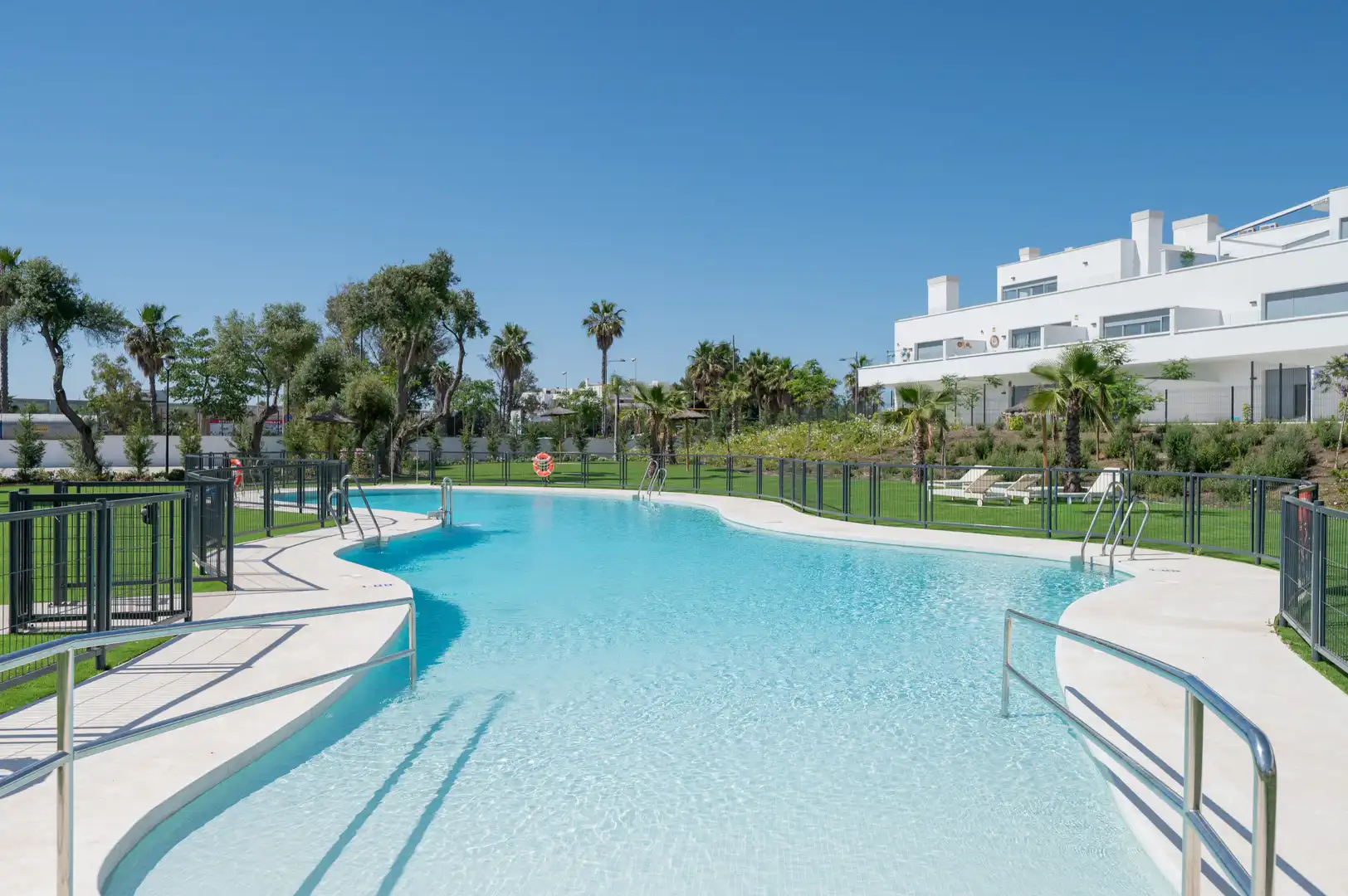 Swimming pool of Ground floor for sale in Estepona  with Air Conditioner, Private garden and Terrace