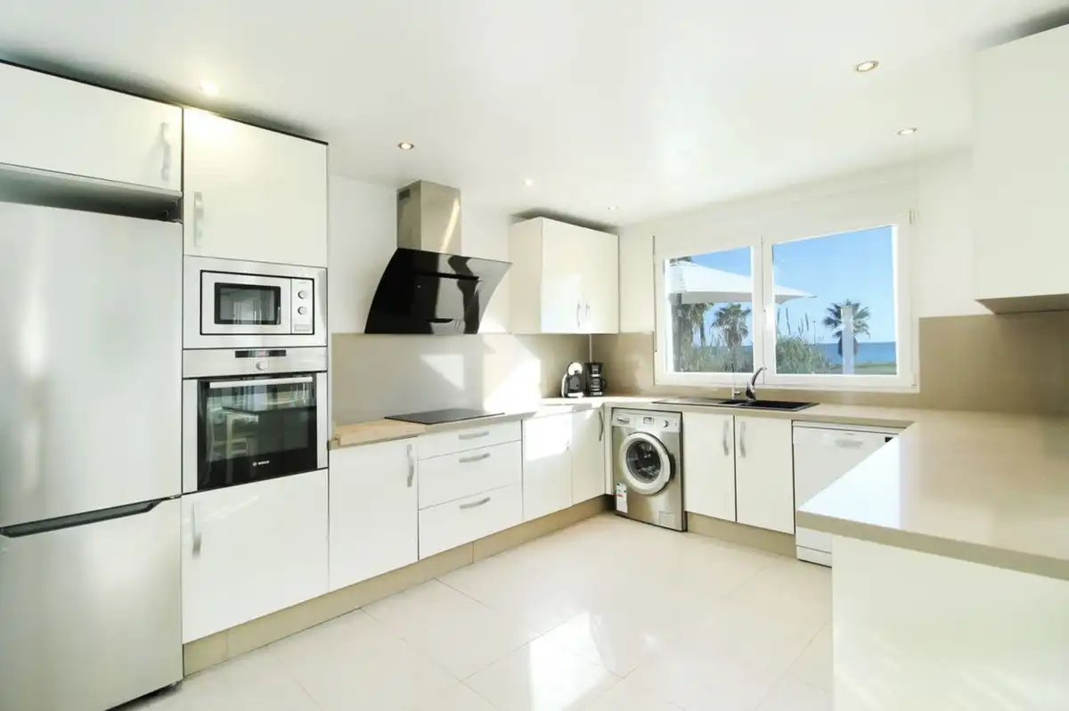 Cocina de Casa o chalet en venta en Estepona con Aire acondicionado, Jardín privado y Terraza