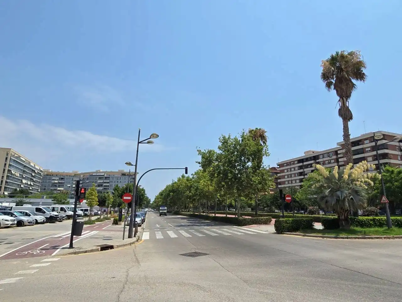 Vista exterior de Casa adosada en venta en Valencia con Aire acondicionado, Terraza y Piscina comunitaria