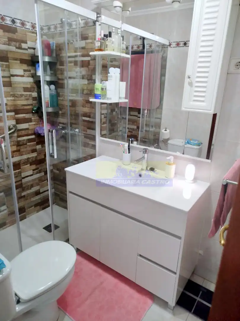 Bathroom of Flat for sale in Castro-Urdiales  with Heating