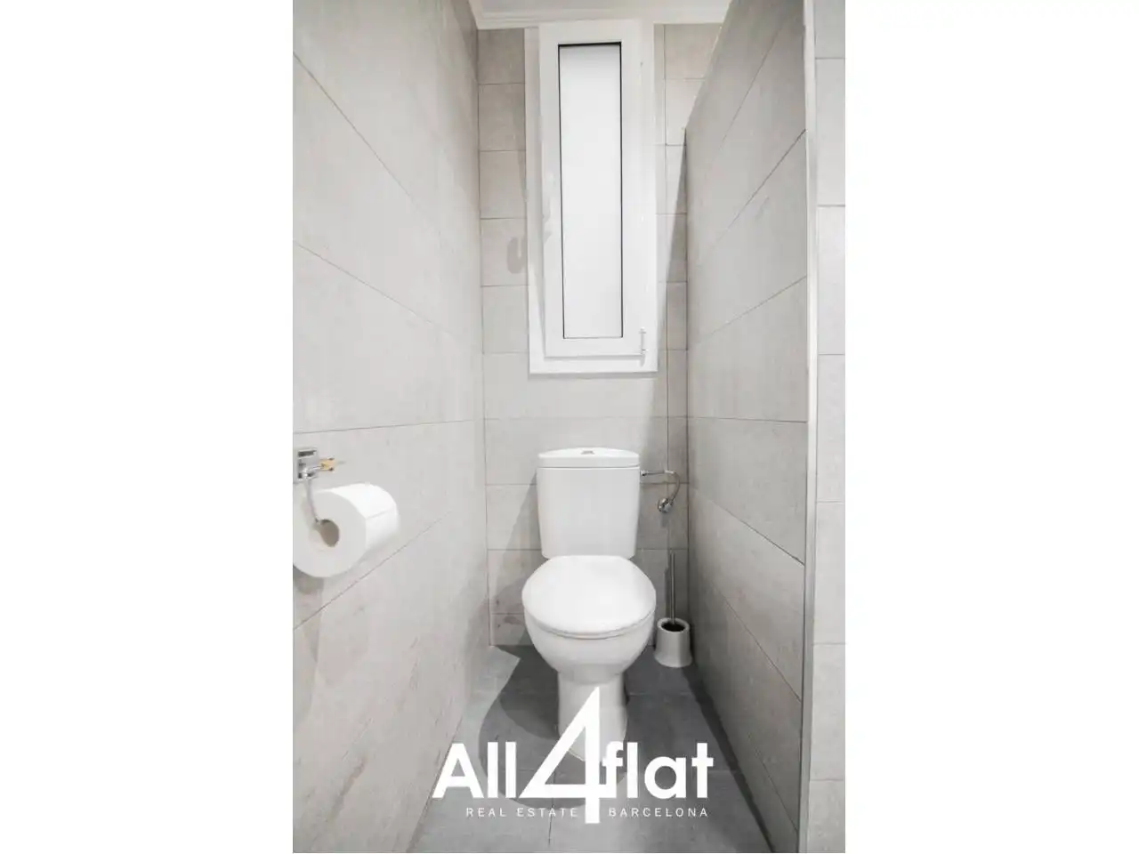 Bathroom of Flat for rent in Barcelona  with Air Conditioner, Parquet flooring and Terrace