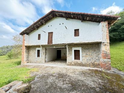 Vista exterior de Finca rústica en venda en Zamudio amb Jardí privat