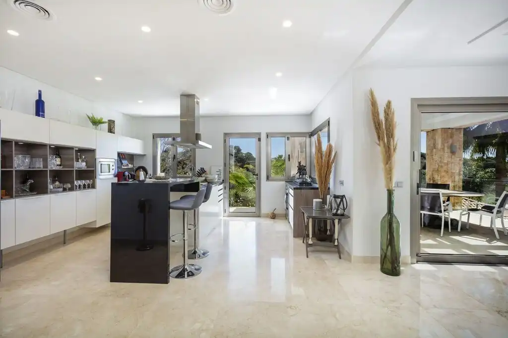 Detached house with pool for sale in Estepona Pueblo, imagen 6