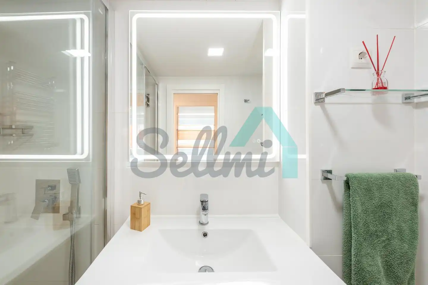 Baño de Piso de alquiler en Gijón  con Calefacción, Amueblado y Internet